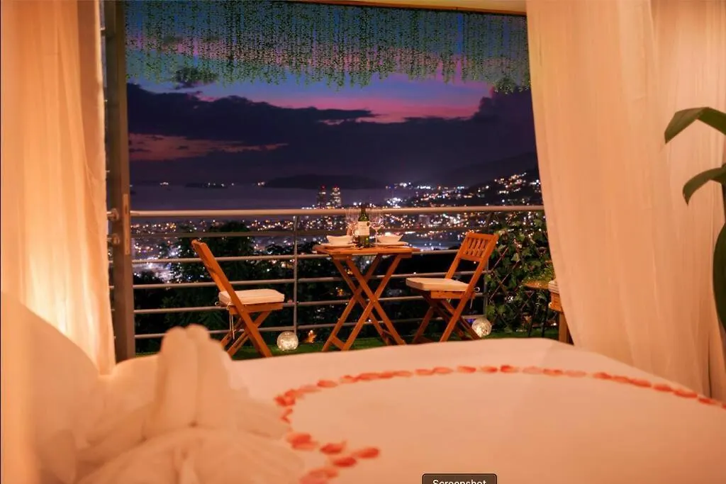 Enchanted Forest Projector Pool Jacuzzi King Bed Appartement Four Roads Trinidad en Tobago